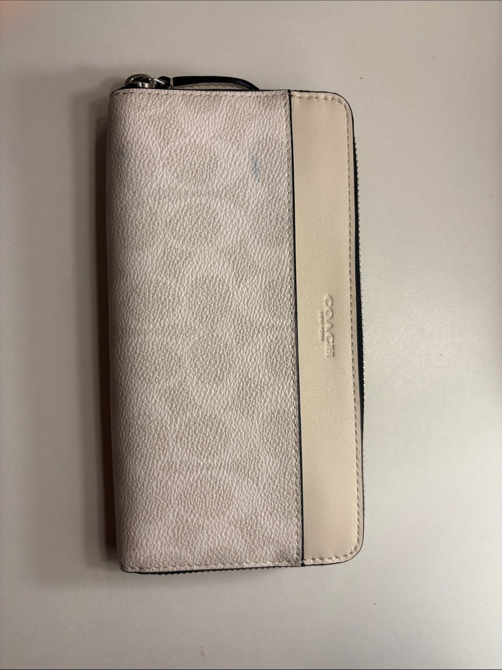 Coach Women's Zip Wallet in Cream and Off-White